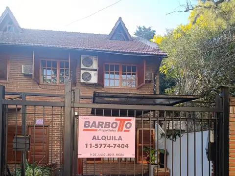 Amplio duplex. con  cochera y pileta