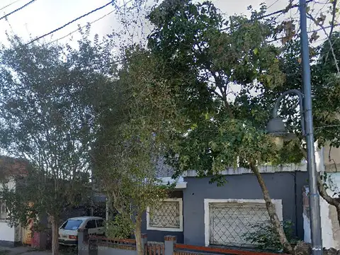 Casa + depto en planta alta en venta.