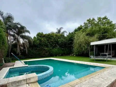 Casa en Venta con 2 cocheras