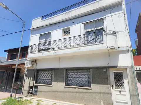 COMODO Y AMPLIO PH DE 3 AMBIENTES - BALCON Y TERRAZA