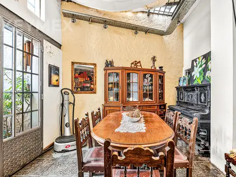 Casa 6 ambientes con 2 baños