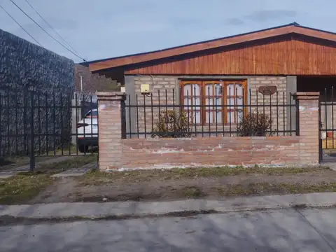 Venta de Casa 4 Ambientes con quincho en Los Antiguos, Santa Cruz
