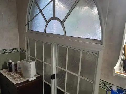 Casa en venta - 2 Dormitorios 2 Baños - Cocheras - 2.047Mts2 - Coronel Brandsen