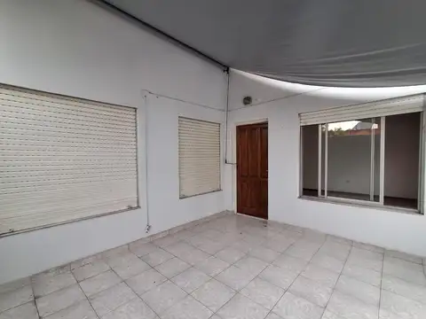 DEPARTAMENTO 3 AMBIENTES CON 2 PATIOS EXCELENTE UBICACIÓN