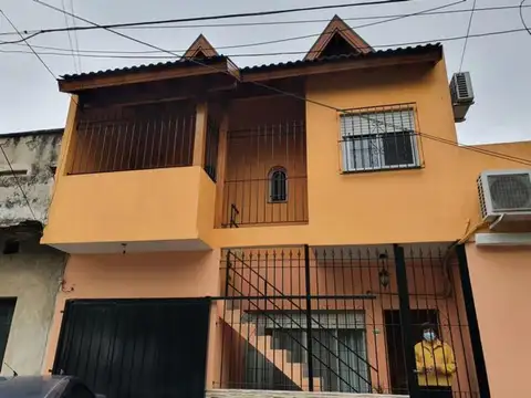 3 DEPARTAMENTOS 3 AMB Y 2 AMB  GARAGE LOMA HERMOSA