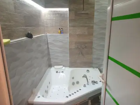 Casa 10 ambientes con 2 baños