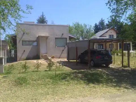 Casa 2 dormitorios a una cuadra del río