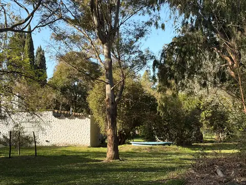 Lote De 3.093 M2 Con Casa A Reciclar En Parque Natura