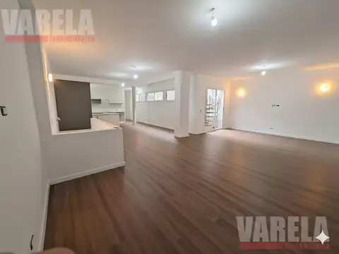PH 4 amb. Balcon Patio y Terraza Fernandez 200-Barrio Velez. Entrada Indep. 1° x Esc u$s 210000.