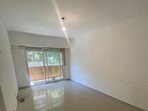 Depto 3 amb al frente con 2 balcones, gran living, cocina c/lavadero, luminoso, a cuadras del PARQUE 