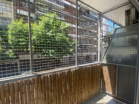 Rio De Janeiro 700, Piso 1