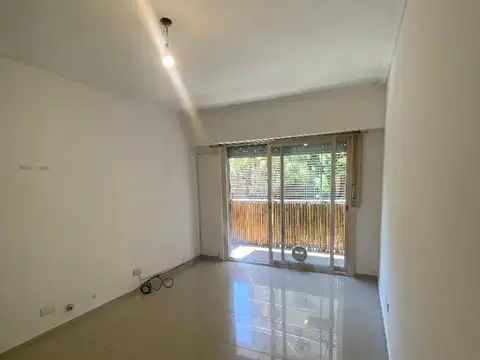 Depto 3 amb al frente con 2 balcones, gran living, cocina c/lavadero, luminoso, a cuadras del PARQUE 