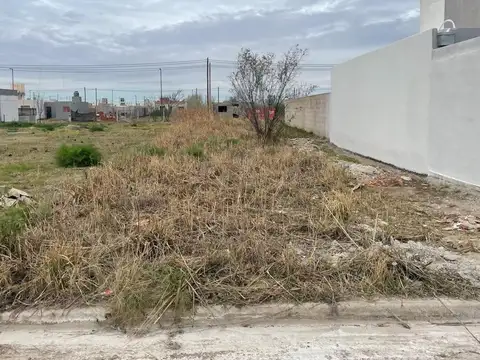 VENDO TERRENO LOTE de 182 m2 en Barrio VILLA CORNU ESTE