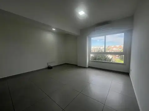 EXCELENTE MONOAMBIENTE EN EL CENTRO DE ITUZAINGO