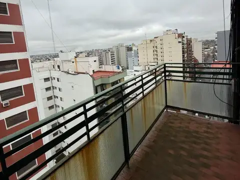 DEPARTAMENTO DE 2 AMB EXCELENTE UBICACION MUY LUMINOSO