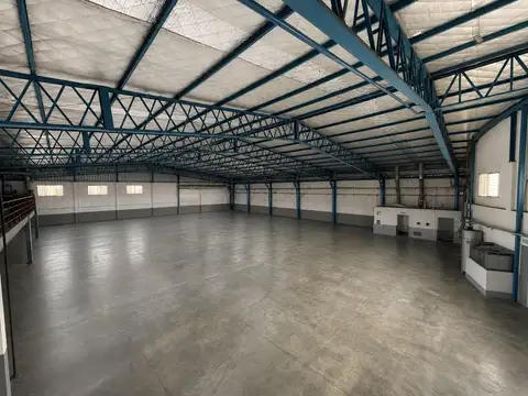 Nave Industrial modelo. Villa Martelli. 1.100 m2 cubiertos en impecable estado