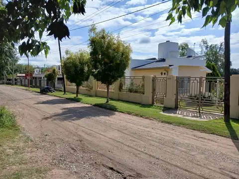 VENTA CASA 3 DORM. CON PILETA CARLOS PAZ APTO CRED