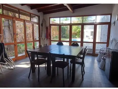 HERMOSA CASA 4 DORMITORIOS ALEM 2200