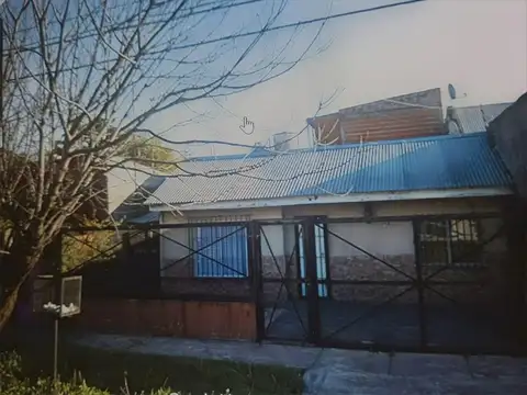 Casa en venta, 2 dormitorios en Claypole, oportunidad