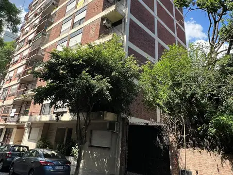 Olivos: Entre Avenida Maipu y Vías. Excelente Depto de 2 Ambientes con Balcón. Vista Este, Muy Luminoso.