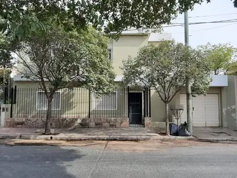 VENTA  CASA 5 DORMITORIOS BARRIO  LOS PLATANOS
