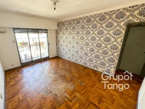 Guardia Vieja 4000, Piso 6