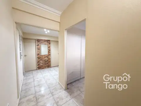 Nicasio Oroño 1600 , Piso 0