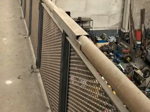 DEPOSITO COMERCIAL CON OFICINAS .EXCELENTE ESTADO .MIXTURA 3