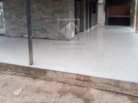 Casa 4 ambientes con 3 baños