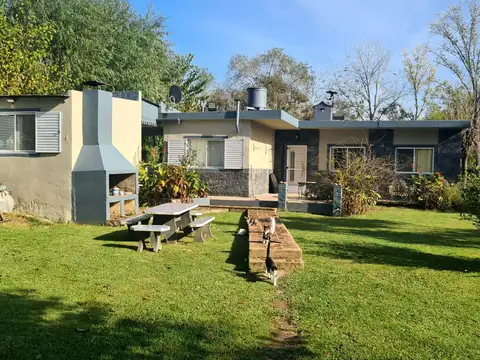 Casa 4 ambientes en venta. Jardin Nautico Escobar