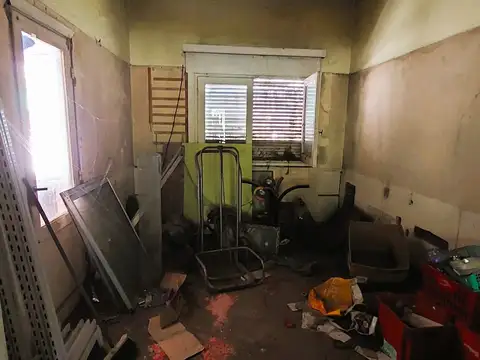 Casa de 6 amb. a Reciclar * Potencial desarrollo sobre LOTE de 17,32 x 39,50 aprox. Superficie 695m²