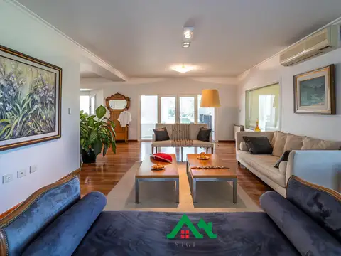 Casa en Venta con 4 cocheras