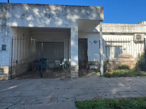 CASA A RESTAURAR CON TRES HABITACIONES EN VENTA, GENERAL LAS HERAS