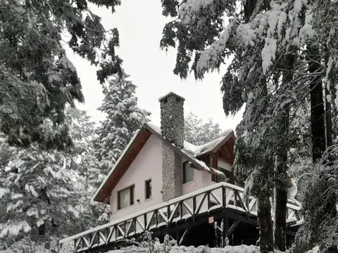 Casa en venta en Villa La Angostura sobre importante fracción en  Arauco