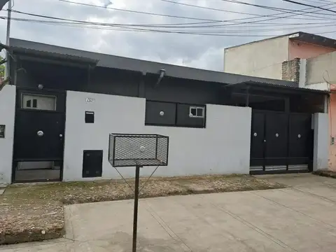 Venta casa  tres ambientes con garage y patio en Villa Tesei
