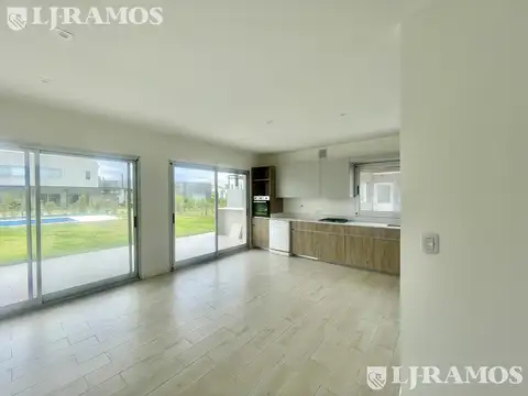 Casa 6 ambientes con 2 baños