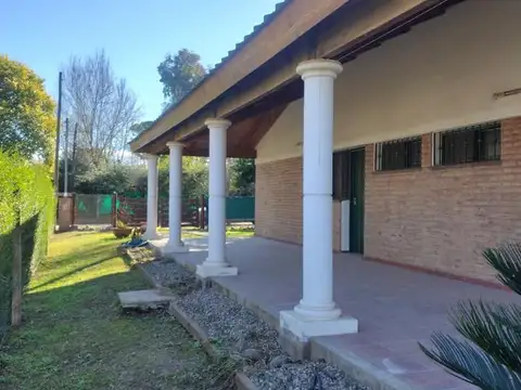 Casa 4 ambientes con 2 baños