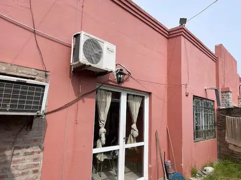 2 LOCALES Y 3 DEPARTAMENTOS CON COCHERAS EN VENTA EN MARCOS PAZ