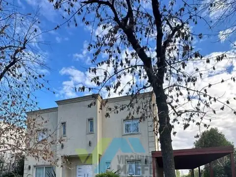 Venta Casa  5 Amb. con Piscina, Lote Interno, Santa Guadalupe - Pilar del Este - Pilar