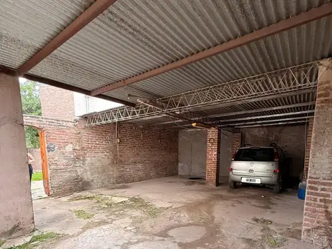 Casa 6 ambientes con 2 baños