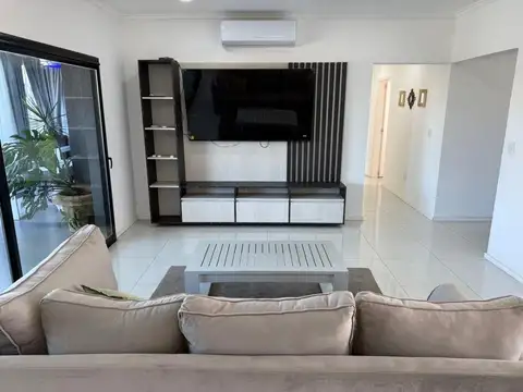 Casa 4 Amb con Pileta en Barrio La Magdalena - Green