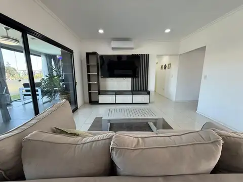 Casa 4 ambientes con 3 baños