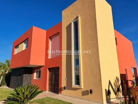 Venta Casa a la laguna en Horizontes al Sur 5 Dormitorios Canning 100