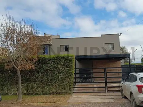 CASA EN BARRIO PRIVADO LA CAPILLA