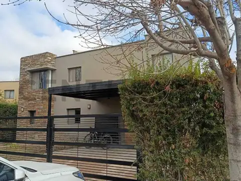 Roque Saenz Peña 3900, Piso 0