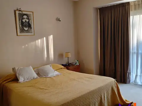 Casa en Alquiler con 1 cochera