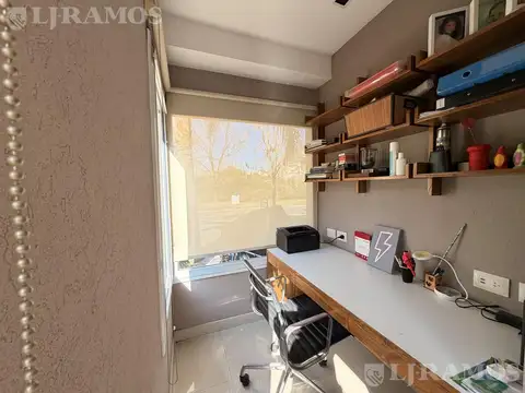 Casa en Venta con 5 cocheras