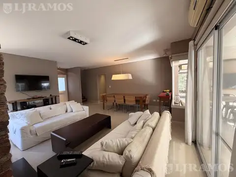Casa 6 ambientes con 4 baños