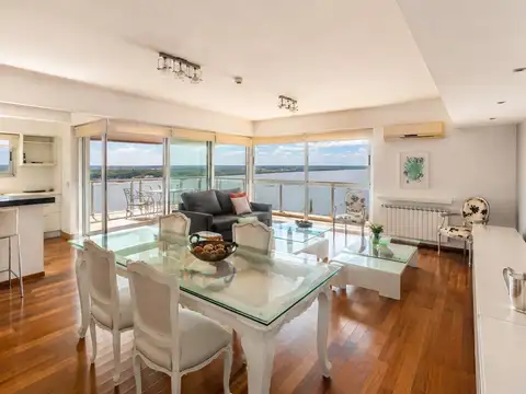 VENTA: Departamento de tres dormitorios con vista al río y amenities en Quinquela Bajo