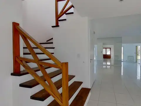 Casa 4 ambientes con 2 baños